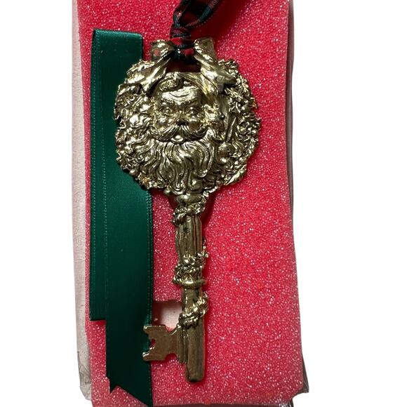 Longaberger 2002 Pewter Santa Key Christmas Ornament with Box - Picture 4 of 15
